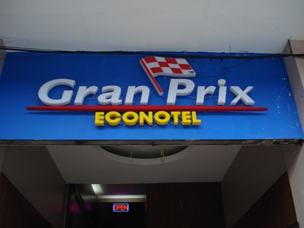 Gran Prix Hotel Pasay Manila Exterior photo